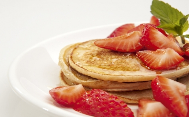 Panqueques integrales con frutos rojos